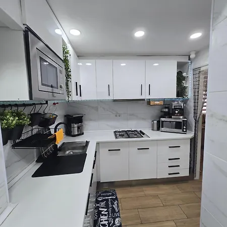 Alojamiento Entero Moderno En Barcelona Apartment *